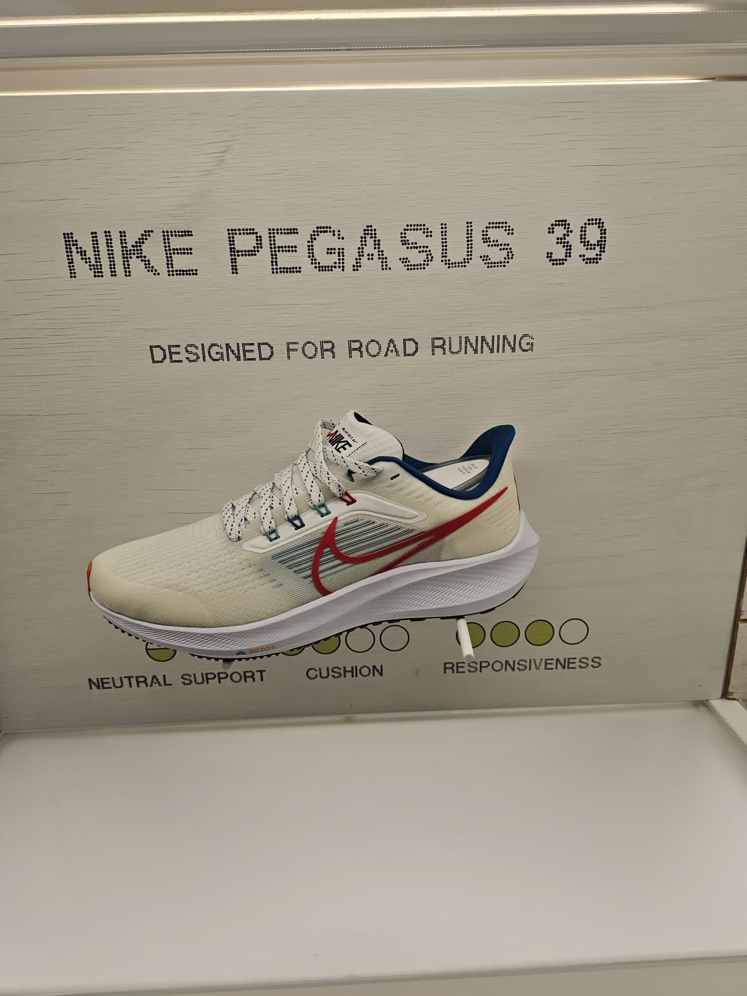 Nike Men's Air Zoom Pegasus 39 Running Shoes - White/University Red