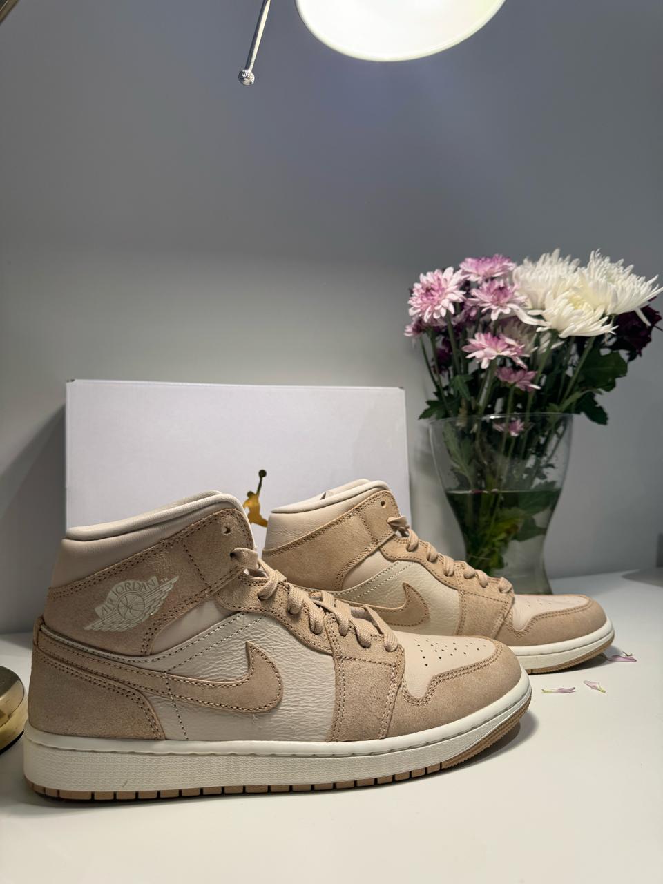 Air Jordan 1 Mid SE