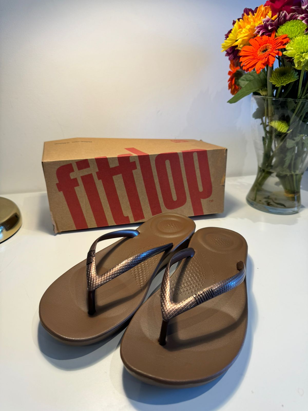 FitFlop Womens Brown Thong Flip Flop Flat Sandals